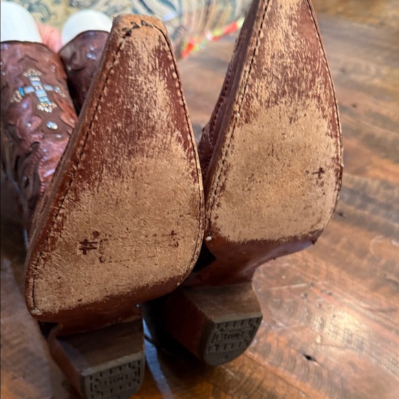 Corral Vintage Brown Western Cowboy Boots with Cross Design - Picture 7 of 8